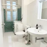 Rod 2 Quiet And Familyfriendly Close To Public Transport Apartment Berlin